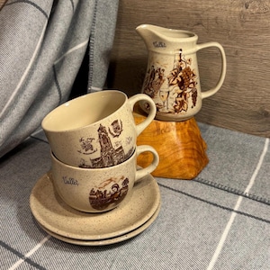 Vintage France Vallet Au Pays Du Muscadet Decor Sélig Décoration Artisanale Française Jug & Two Large Mugs with Saucers | French Kitchenalia