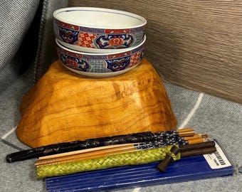 Vintage Imari Floral Japanese Porcelain Low Profile Two Bowls with 16 Pairs of Chopsticks | Oriental Floral Pattern Kitchenalia | Asian Food