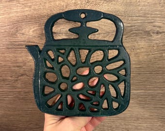Antique Wagner Ware cast iron kettle, heavy metal tea pot Antique Wagner Ware cast iron kettle, heavy metal tea pot