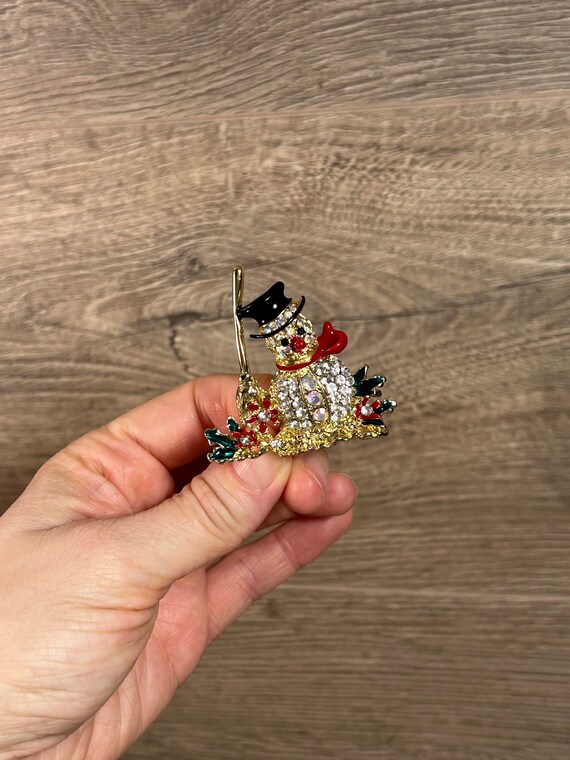Snowmen Trio Friends Fashion Gold Tone and Enamel with Moveable Star Accents Snowmen Trio Friends Fashion Gold Tone and Enamel with Moveable Star Accents
