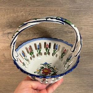 Cesta Floral Pequena Vintage Pintada à Mão Assinada RCCL com Alça Trançada Feita em Portugal | Cozinha Mediterrânea | Cerâmica Portuguesa