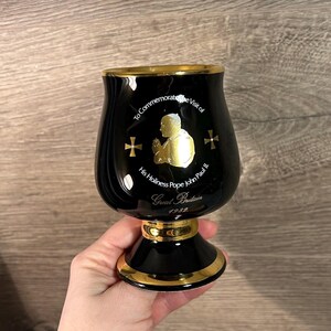 Copa conmemorativa vintage de la visita del Papa Juan Pablo II de 1982, cerámica Prinknash bañada en oro de 24 quilates, Gloucester, hecha en Inglaterra. Copa coleccionable.