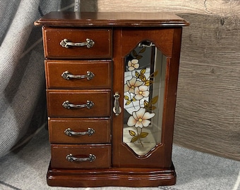 Vintage Kitsch Brown Holzschrank Stil Sankyo Japan Mechanismus Spieluhr Schmuckschatulle mit 5 Schubladen, die Schwanensee spielen | 90er Jahre Retro Boudoir