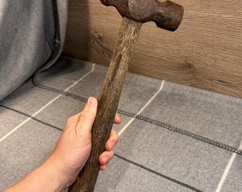 Ferro da fabbro antico, pesante e usurato, da 30 once, con manico in legno / Attrezzo rustico classico da officina, antiquariato / Reliquia da uomo fai da te, oggetti da collezione di campagna