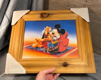 Impresión enmarcada en madera natural de Mickey Mouse y Pluto de Disney vintage / Personajes de dibujos animados clásicos antropomórficos coleccionables / Objetivos de amistad