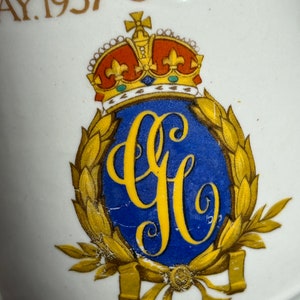 Vintage King George VI Queen Elizabeth Coronation May 1937 Official Collectible Tea Coffee Mug Made in England Monarch's Dieu et mon droit image 10