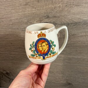 Vintage King George VI Queen Elizabeth Coronation May 1937 Official Collectible Tea Coffee Mug Made in England Monarch's Dieu et mon droit image 8