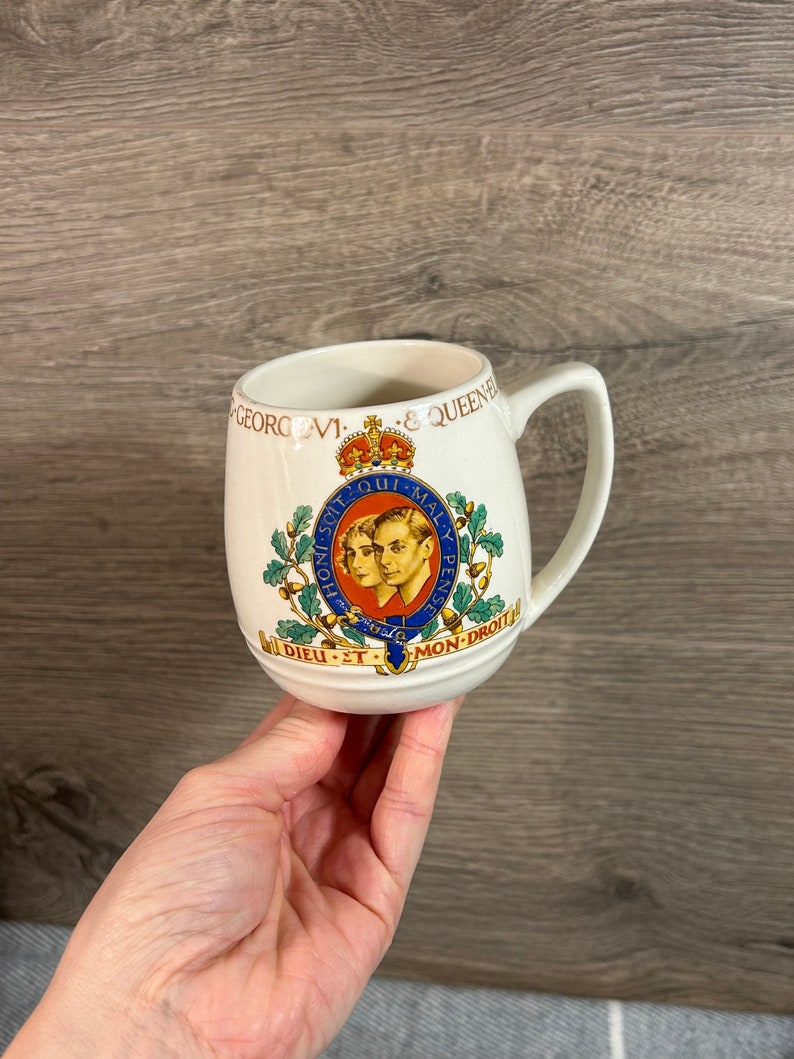 Vintage King George VI Queen Elizabeth Coronation May 1937 Official Collectible Tea Coffee Mug Made in England Monarch's Dieu et mon droit image 8