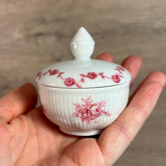 ヴィンテージ コレクターズアイテム ホワイト ファイン ボーンチャイナ