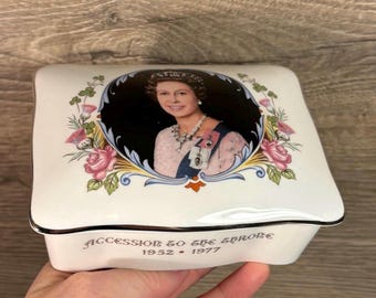 Vintage 1977 zilveren jubileum sieradendoosje koningin Elizabeth II | Dienblad voor fijn porseleinen porselein | Rechthoekig koninklijk verzamelobject uit de jaren 70