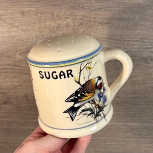 Vintage Brixham Keramik Made in England Zucker Sifter mit Stieglitz, Haubenmeise & Buchfink Vogel Motive | Die Retro Kitchenalia des Vogelbeobachters
