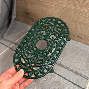 Vintage Traditional Green Small Oval Footed Trivet | Rusty Well Used Rustic English Country Kitchenalia | Farmhouse Old Cooking Companions