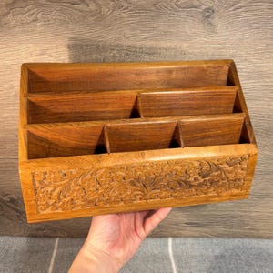 Estante para cartas antiguo tallado a mano fabricado en la India / Organizador de escritorio de madera para correspondencia de oficina / Organizador antiguo para pasillo con tallados florales