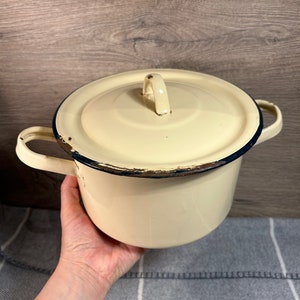 Vintage Mid Century Enamelware Lidded Stockpot Saucepan with Two Handles | Enamel Rustic Cookery Kitchenalia | MCM Retro Farmhouse Kitchen