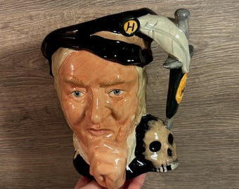 Vintage 1982 Hamlet Duży Toby Jug Kolekcja Szekspirowska D6672 Royal Doulton | Ręcznie robione i zdobione dzbanki z postaciami | English Boozers