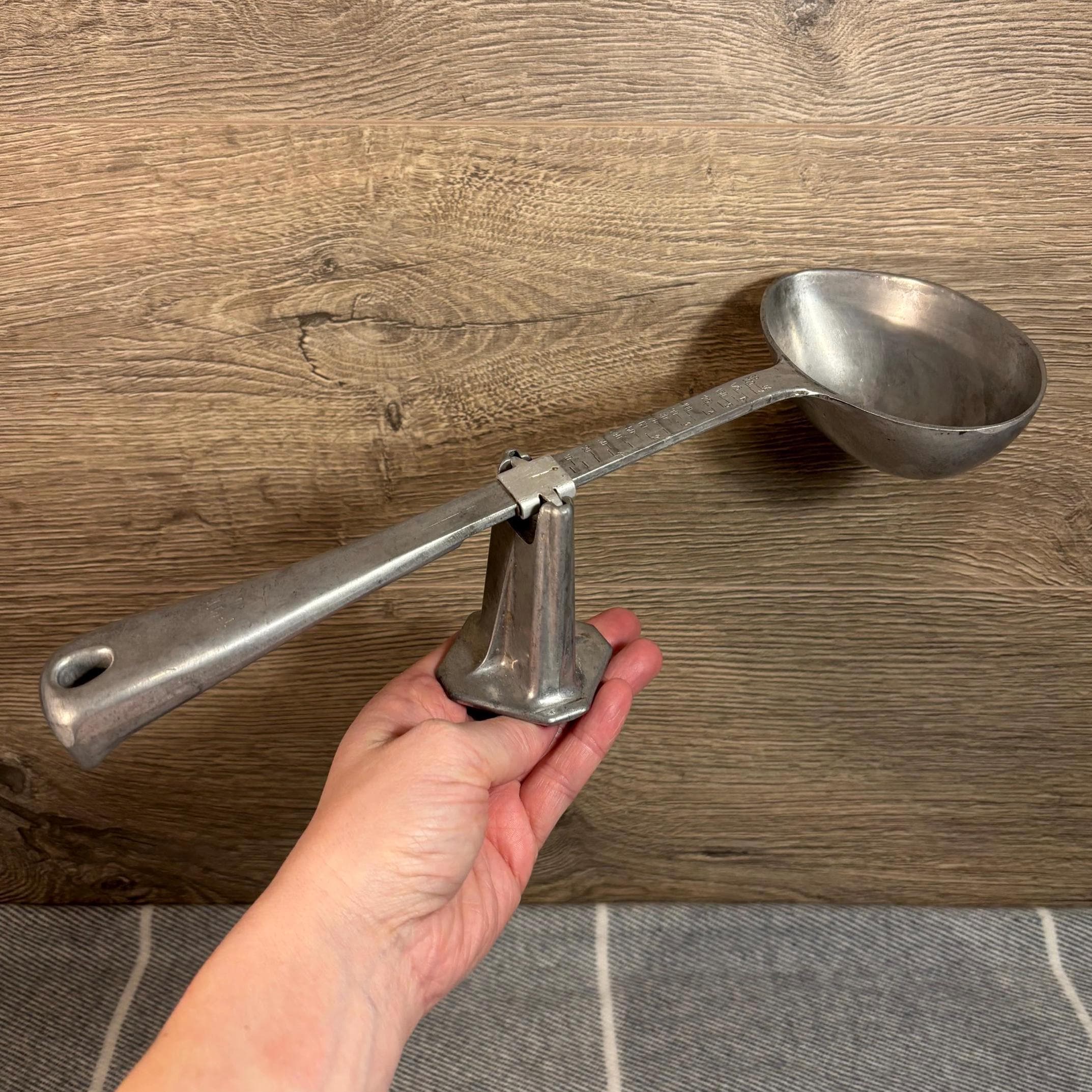 Vintage Brevete Made in Italy Gussaluminium-Schale Schöpfkelle Löffel-Waage | Italienische MCM Balkenwaage | Retro Mediterrane Kitchenalia