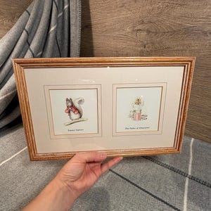 Impressão emoldurada vintage de Beatrix Potter de 1911, Timmy Tiptoes e O Alfaiate de Gloucester de 1903 | Itens colecionáveis clássicos e icônicos da Frederick Warne & Co.