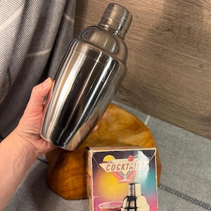 Vintage Made in Japan Srebrny Shaker do koktajli w oryginalnym pudełku | Wózek na napoje i wózek barowy Essential | Retro Mikser do drinków | Tipple O'clock