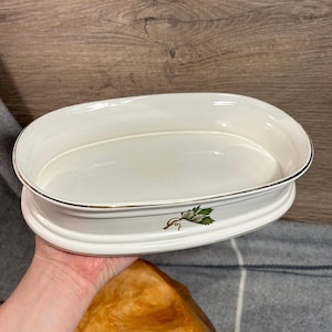 Stara biała ceramika pozłacana, tradycyjna, Westfield Art Pottery, wyprodukowana w Anglii, owalna płytka doniczka, tacka ociekowa, spodek z motywem liści winorośli