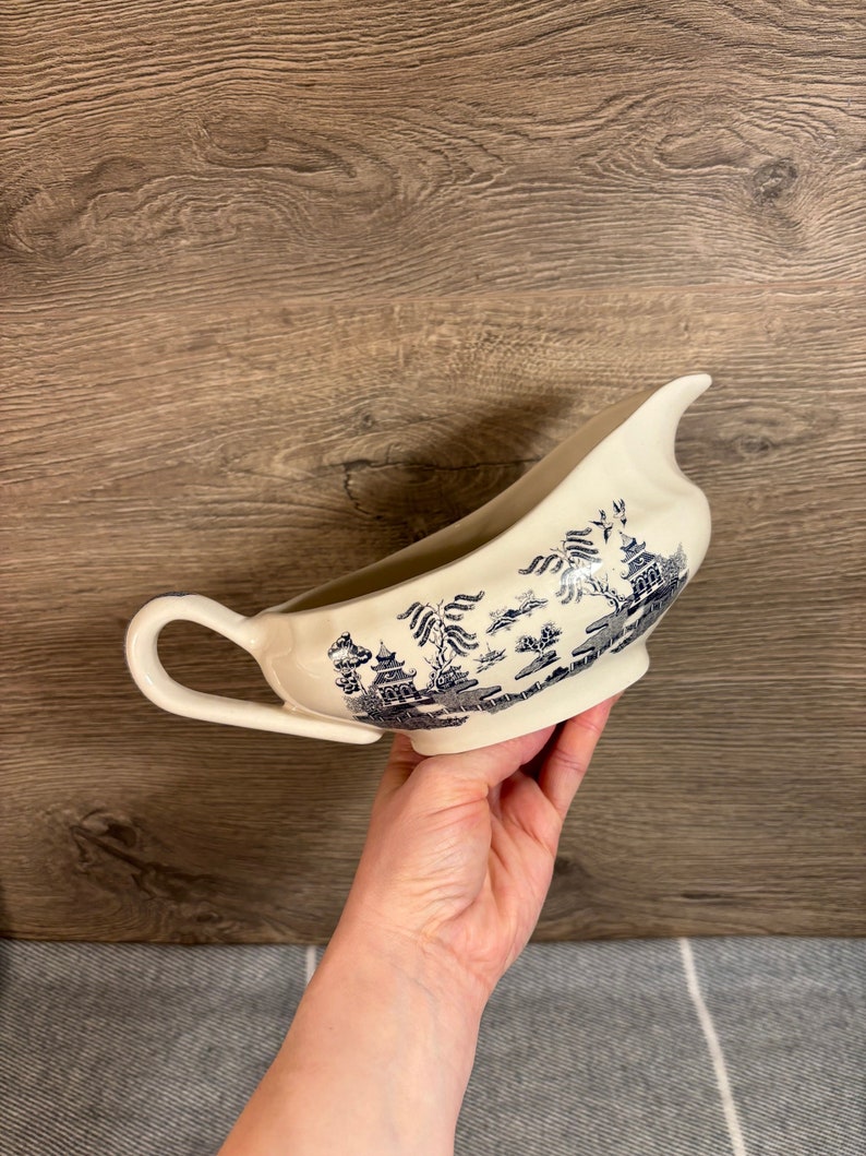 Vintage Old Willow Heron Cross Pottery Dark Navy Blue & White Gravy Sauce Boat Made in England Traditional English Kitchenalia Collectible zdjęcie 5