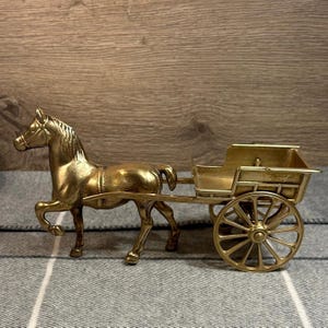 Vintage massivem Messing Pferd Pulling Top Old Cart Figur Statue ziehen | Traditionelle englische Ornament | Rustikales Reiterhaus Kunst Sammlerstücke