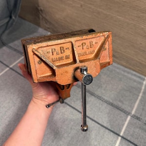 Morsa de bancada vintage Parry and Bott P&B, fabricada na Inglaterra, com 2,8 kg | Ferramentas retrô para carpinteiros, marceneiros e artesãos