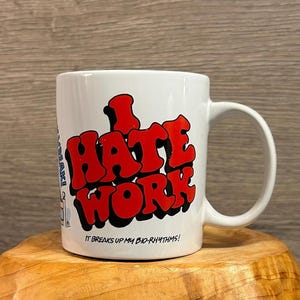 ヴィンテージ 1994 I Hate Work It Breaks My Biorhythms Xpressions Made in Korea ユーモラスで楽しいマグカップ | 1990 年代のコレクター向け日用品キッチン用品 | No Alarm!