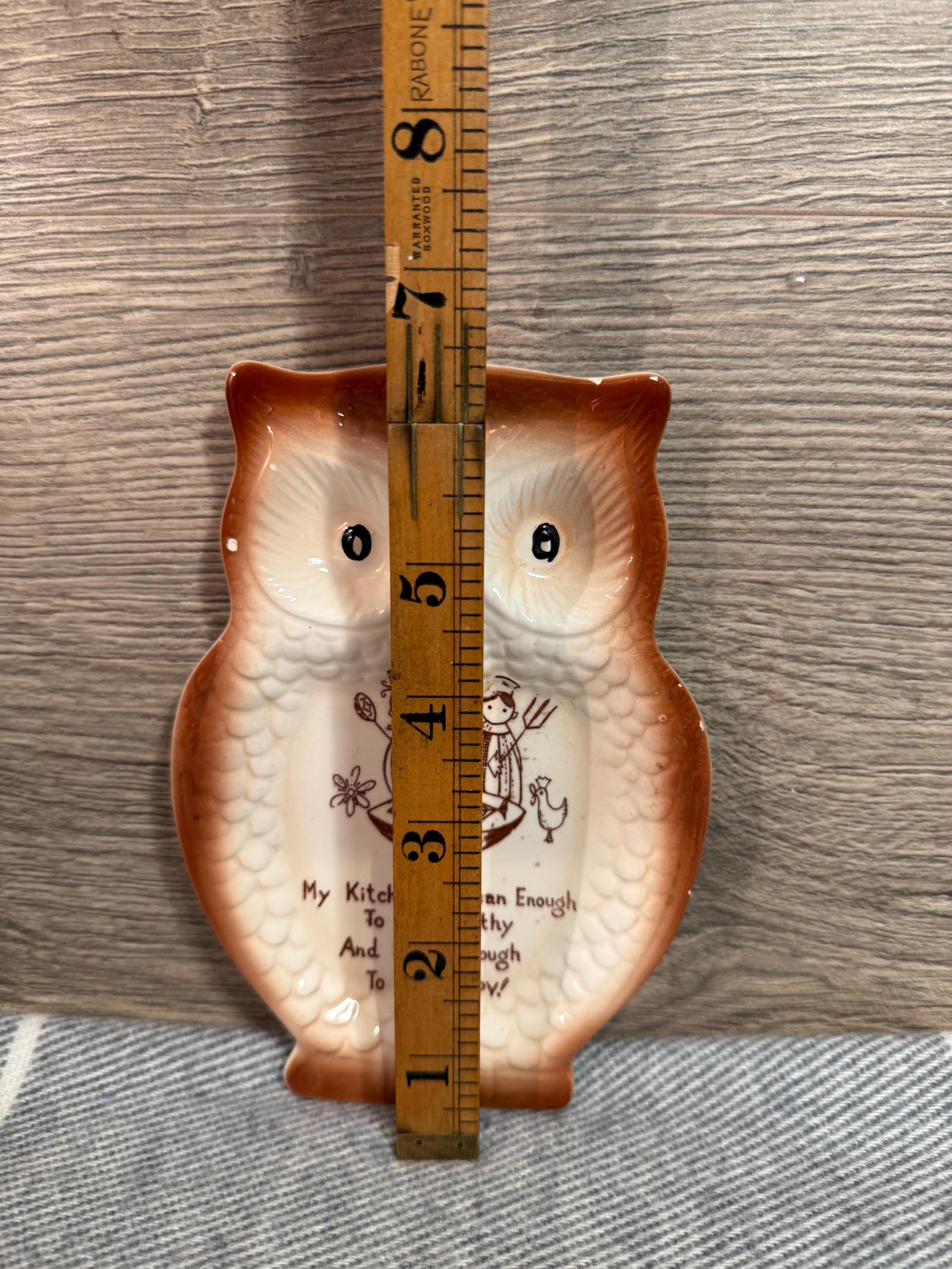 ヴィンテージ - 欠けた - ブラウンクリーム色の陶器製フクロウの壁掛け