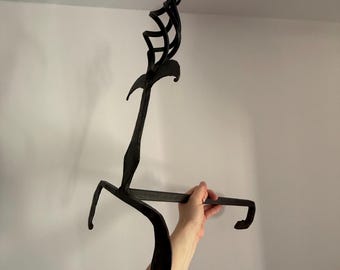 ヴィンテージの手作り黒鍛鉄製ファイヤードッグ｜古風で背が高く長い