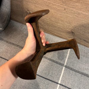 Vintage Three-Footed Cast Iron Cobbler&#39;s Anvil Heavy Shoe Making Tool | Shoemaker Craftsmanship Collectibles | Rustic Blacksmith Instruments