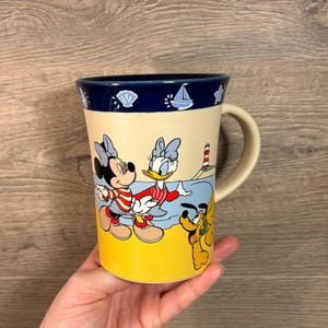 Taza grande de segunda mano de Disney Store con temática náutica de Minnie y Mickey Mouse, Pluto y Daisy Donald - 480 ml / Artículos de colección de cocina con dibujos animados