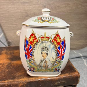 Vintage Ringtons Wade Ceramics HM Queen Elizabeth II Golden Jubilee 1952-2002 Gilded Tea Caddy- 50th Anniversary Collectible Special Edition