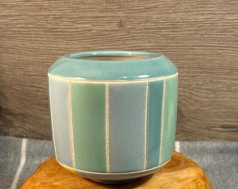 Vaso Esme in terracotta dipinta a mano color pastello Anthropologie usato / Piccolo vaso per piante da interno / Flora botanica per la casa / Decorazione rilassata