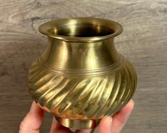 Vintage Hand Crafted Solid Brass Heavy Round Pedestal Ribbed Swirl Incense Burner Vase | Ornate Gold Metal Indian Brass Home Art Decor Dish