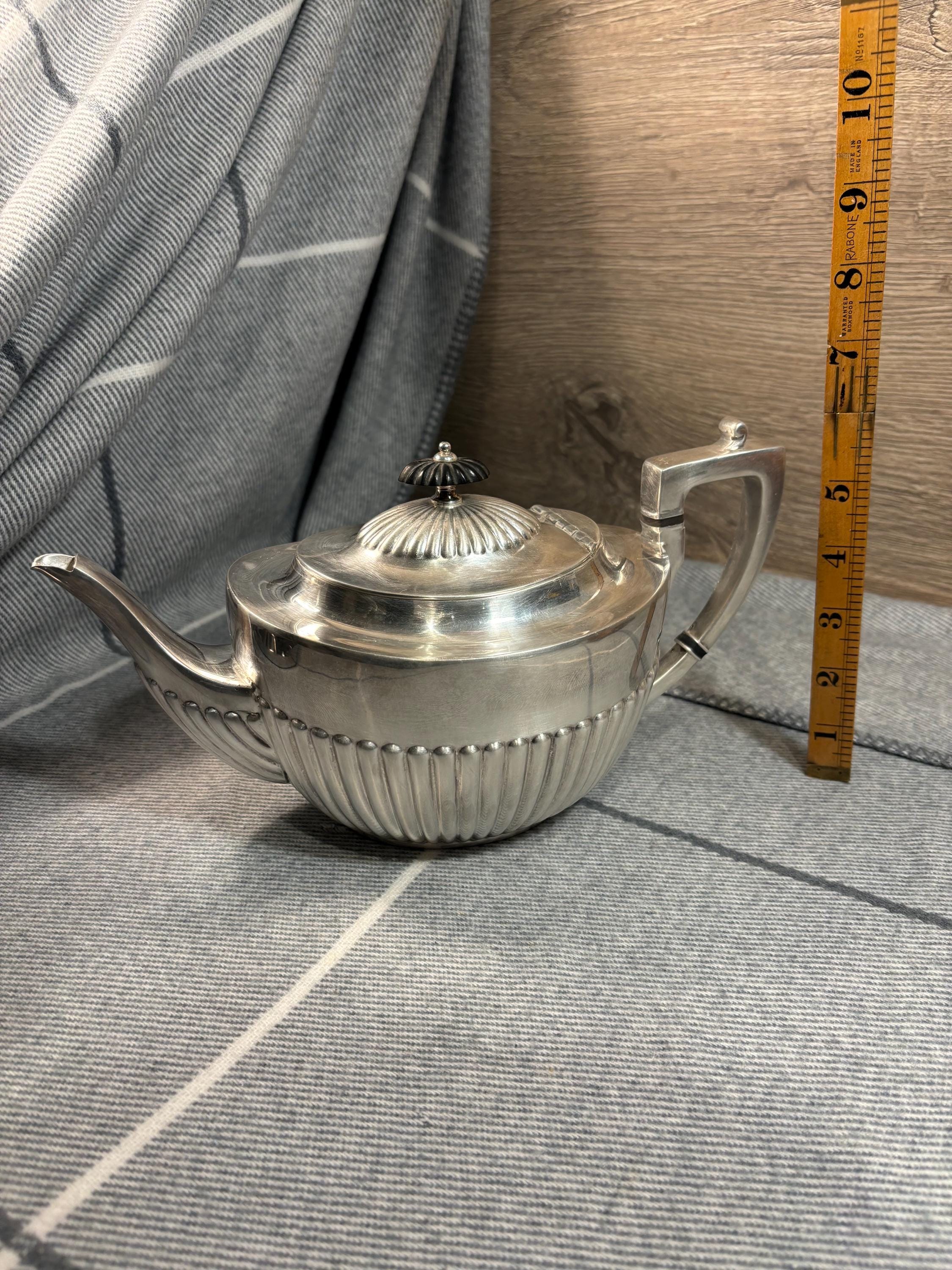 【 William Hutton & Son 】ティーポット【シルバープレート】 Vintage William Hutton and Sons Improved Metal Silver Plated