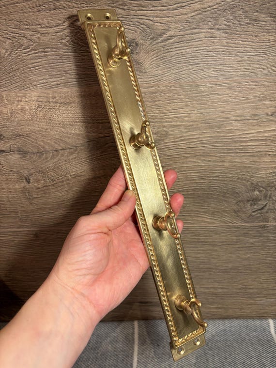 ヴィンテージ真鍮と木製ハンドルの壁掛けレールバー用品4点セット ヴィンテージ真鍮＆木製ハンドル壁掛けレールバー用品4点セット
