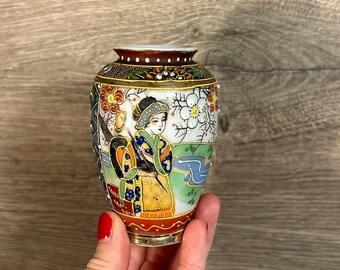 ヴィンテージの薩摩焼花瓶：手描きの陶器、金箔のディテール - Etsy 日本