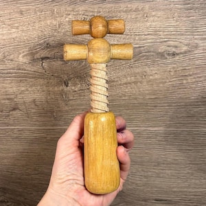 Korkociąg z beczki z naturalnego jasnego drewna lakierowanego w stylu vintage | Codzienny niezbędnik Kitchenalia | Dekoracja wózka na przybory barmańskie i napoje | Akcesorium do wózka barowego