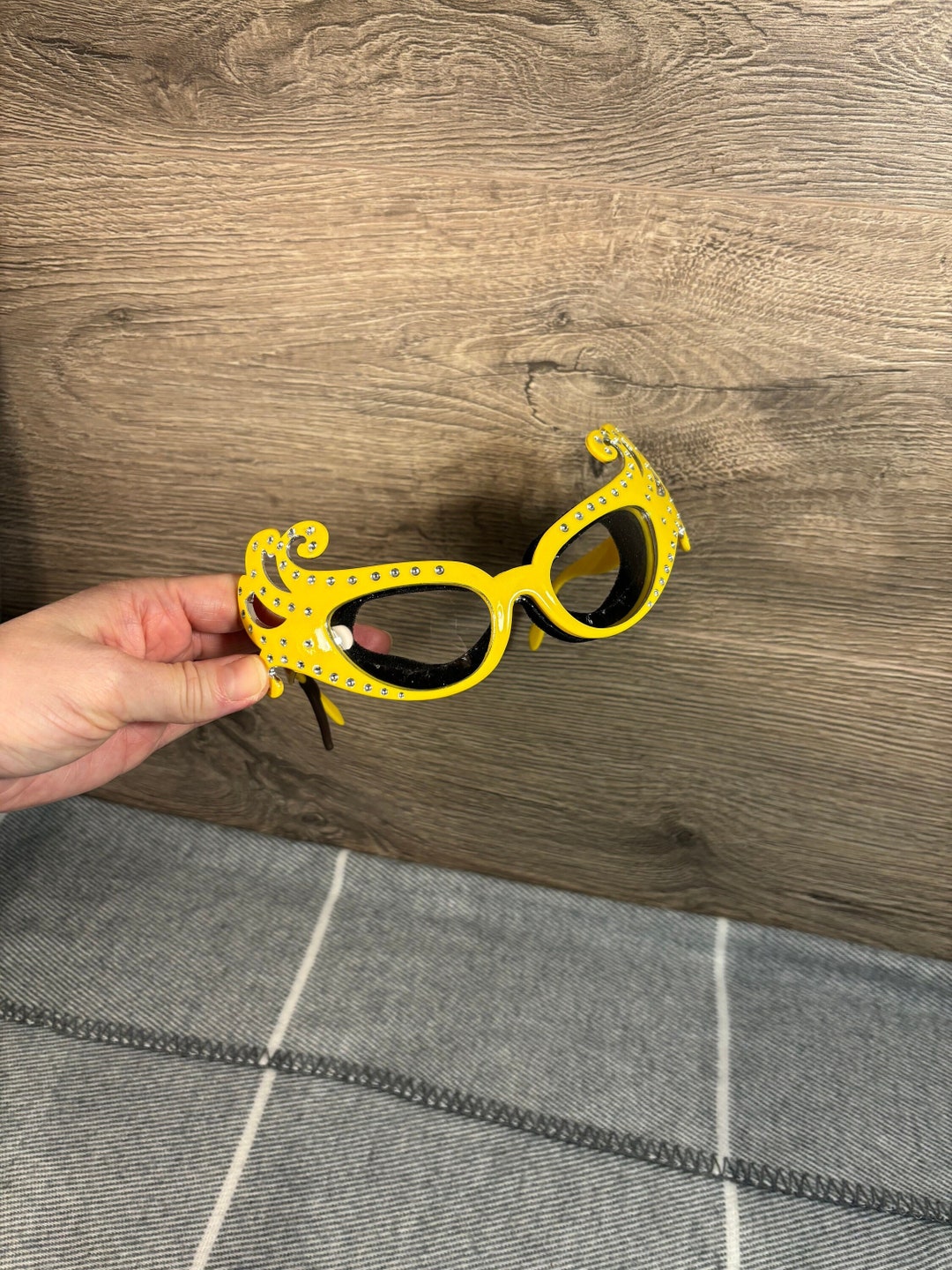 Preloved Dame Edna Bright Yellow Va Va Voom OTT Kitsch Whimsical Glam