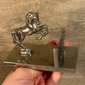 Vintage Seba Versilbert Pferd springen Zaun Briefumschlag Ständer Rack | Schreibtisch Tidy Visitenkartenhalter | Reiter Büro Stud Lagerung