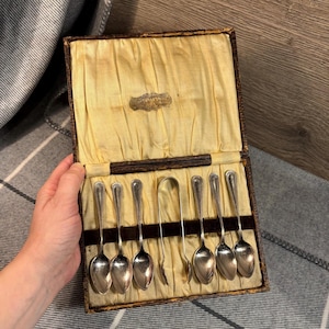 Vintage EPNS Silverpläterad ask med sex teskedar med sockertång | Essentials för Afternoon Tea Party | English Cake & Coffee Kitchenalia
