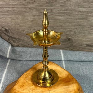 Preloved Brass Diya Stand | Indian Home Decor | Brass Oil Lamp | Oil Wick Diya | Temple Decor | Home Deepak | Kerala Lamp Diya Decor