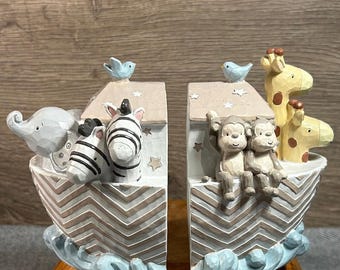 Preloved Noah&#39;s Ark Resin Two Bookends | Baby Nursery Neutral Decor | Pastel Colour Child&#39;s Room | Intellectual Book Reading Collectibles