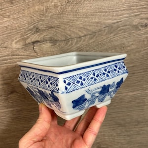 Vintage Oriental Ivy Kobalt Blau und Weiß Petite Square Footed Planter | Orientalisch Inspirierte Wohn Dekor Sammlerstücke | Alte Blumenampel