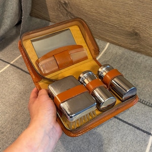 Vintage Gentlemen&#39;s Chromium Plated Made in England Grooming Kit in Lightning Zipper Travel Hide Leather Tan Case | Retro Gent&#39;s Essentials
