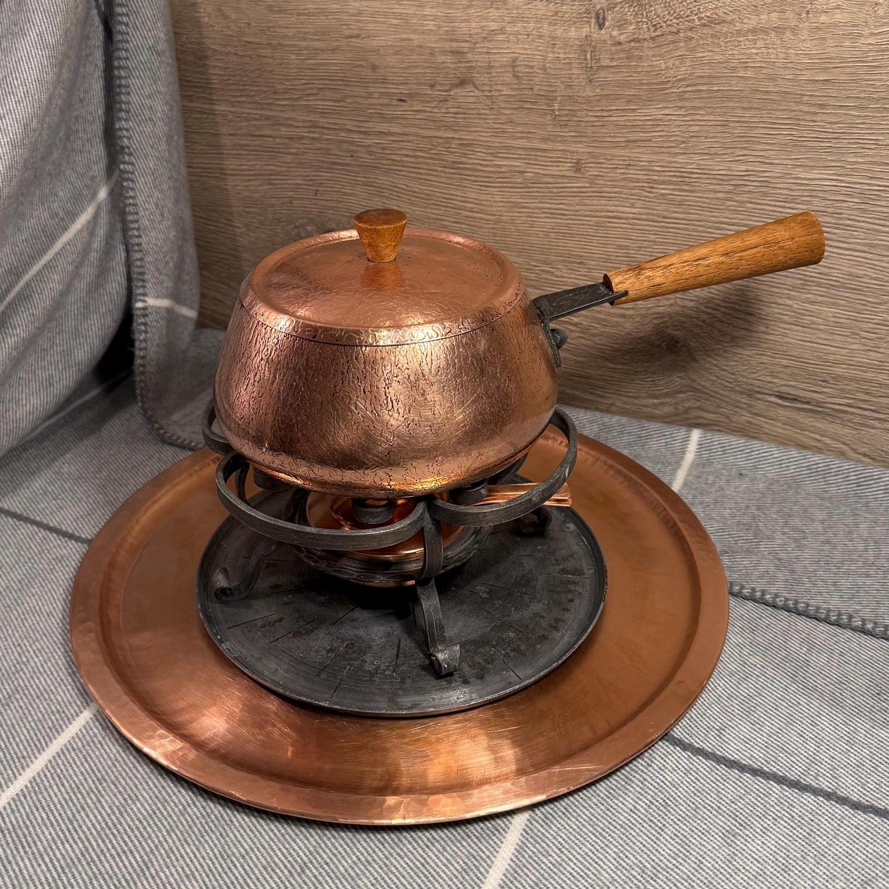 Vintage H Barnes Thornton Le Dale Yorks Hammered Copper Charger