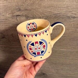 Preloved Ringtons Union Jack White, Red & Blue Bunting Britische Feier Steinzeug-Tasse | Royal Crown Kitchenalia | Royalist Cuppa Tea Time