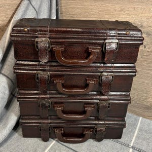 Vintage handgemaakte donker bordeaux bruin retro koffer gesp houten deksel bargerei doos voor 3 flessen | Handgemaakte drank- en drankopslag