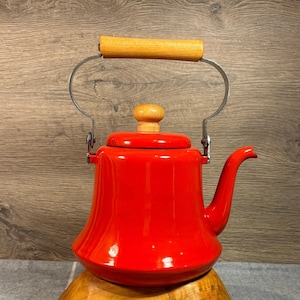 Vintage Retro Red Enamel & Natural Wood Teapot Kettle | Old School Enamelware | Metal Unbreakable Kitchenalia | Rustic Kitchen Collectibles