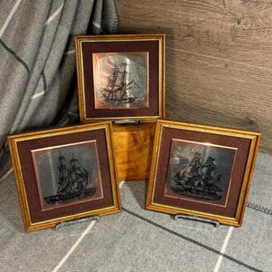 Vintage Segelschiffe Wandbehänge- 3er Set | Kleines Maritimes Sammlerstück | Geätzte Zeichnungen auf Holz & Kupferplatte | MCM Galleon Gravur
